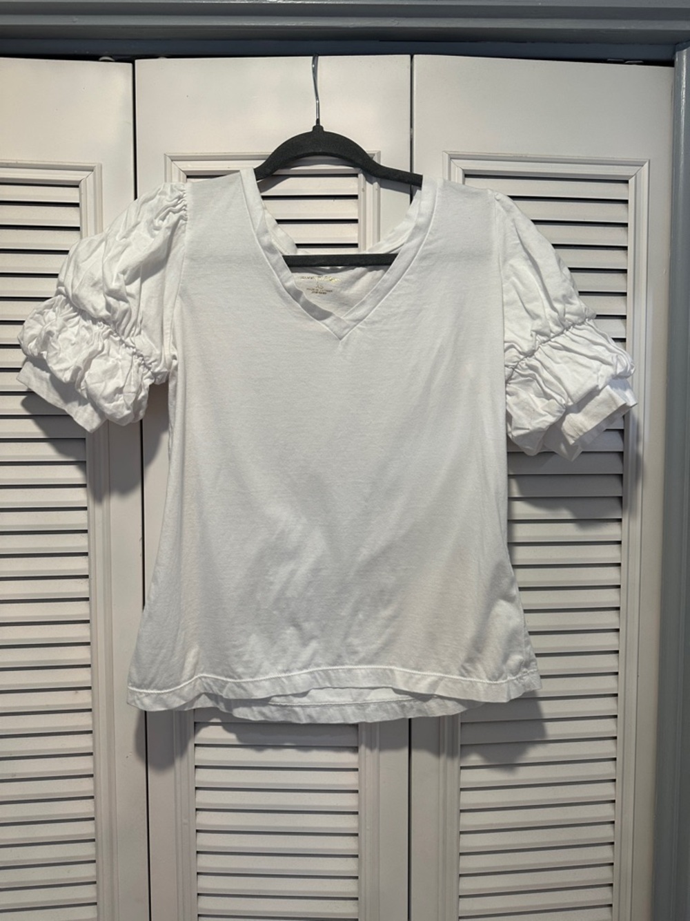 Lilly Pulitzer White V-Neck Puff Sleeve Tee